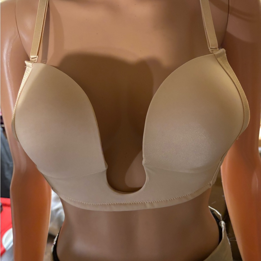 Women’s The Natural Chic Beige Plunge Bra Size 4